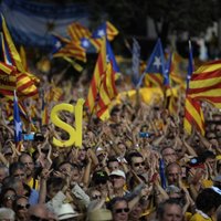 Spānijas Konstitucionālā tiesa atzīst Katalonijas simbolisko neatkarības balsojumu par nelikumīgu