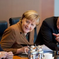 Merkele: komandu sporta veidi var palīdzēt integrēt bēgļus Vācijas sabiedrībā