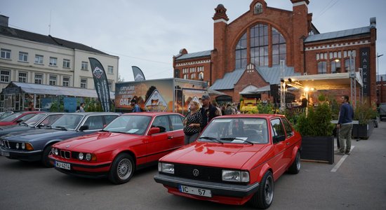 Foto: Vācu klasisko auto saiets Āgenskalna tirgū