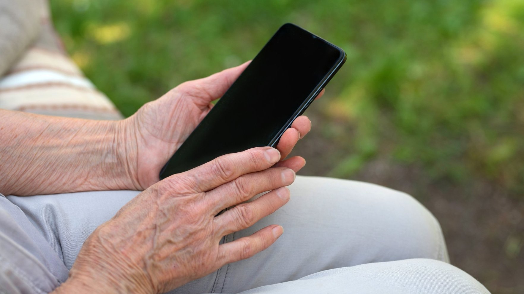 Consumer watchdog seeks explanation from "Bite Latvija" over senior service sales