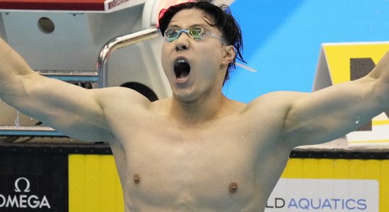 Ķīnas peldētājs Cjiņs labo pasaules rekordu 200 metros brasā