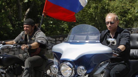 Nochniye Volki and Putin bike