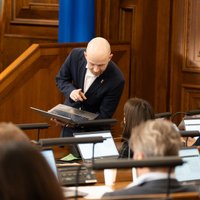 Laiks naktsmieram – Saeimas sēdē par valsts budžetu izsludina pārtraukumu 