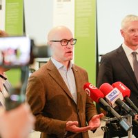 'Neuzlikt nereālas gaidas' – Pavļuts un Kariņš komentē Vakcinācijas projekta biroja darbu