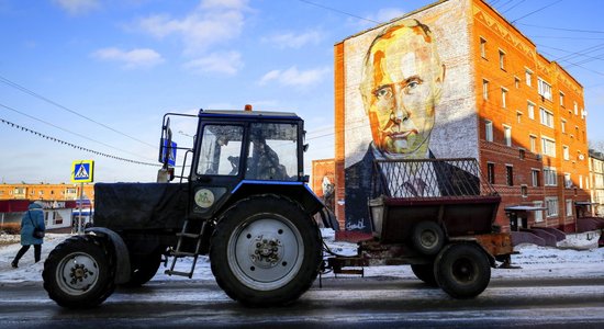 Krievijā pastiprinās spiediens uz vēlētājiem piedalīties Putina pārvēlēšanas izrādē
