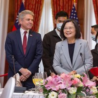 Ķīna par Taivānas suvenerenitātes atbalstīšanu piemēro sankcijas ASV kongresmenim Makkaulam