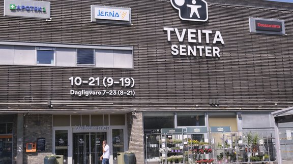 Oslo tirdzniecības centra šāvējs pats padodas policijai