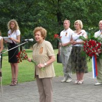 ФОТО: Жданок и советник посольства России почтили память освободителей Елгавы