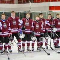 Latvijas U-18 hokejisti pasaules čempionāta spēlē piekāpjas arī spēcīgajai Somijai