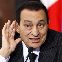 Mubarakam pēc atbrīvošanas tiks noteikts mājas arests
