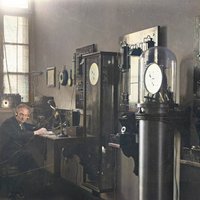 Šajā telpā 'glabāja' pareizu Rīgas laiku: LU muzejs atklāj jaunu astronomijas ekspozīciju