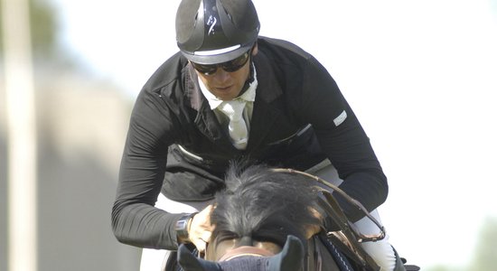 Jātnieks Andis Vārna uzvar 'Grand Prix' sacensībās Polijā