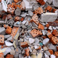 Pusotru miljonu vērta izgāztuve — rosina apsūdzēt uzņēmēju par būvgružu nelikumīgu izgāšanu