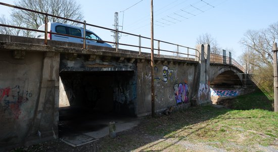 Путепровод в Торнякалнсе по-прежнему недоступен для общественного транспорта