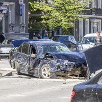Divu auto avārijā Tallinā vairāk nekā desmit cietušo