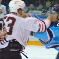 Video: Asa dūru izvicināšana KHL mačā