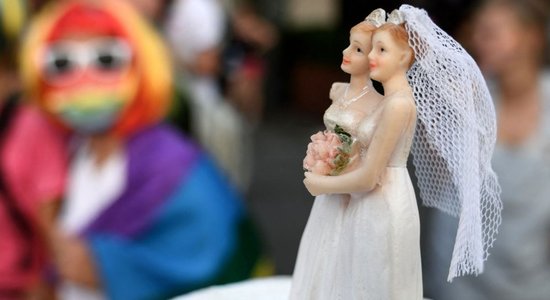 Ватикан разрешил благословлять однополые пары, но не в рамках службы