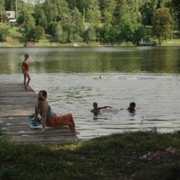 Spoki un atspulgi. Recenzija par Laurīna Bareiša "Oskaram" izvirzīto filmu "Sausi slīkstot"