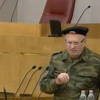 Video: Žirinovskis 'zīmējas', tērpies kamuflāžā