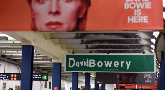 Foto: Deivids Bovijs 'ieņēmis' Ņujorkas metro