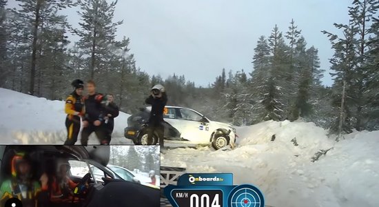 Video: Metri no traģēdijas – rallijā Somijā pilots izvairās no smagas avārijas