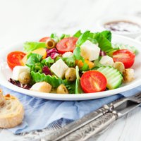 Kad ir vēlme pēc kā vienkārša, bet garšīga – salātu un mērču receptes saulainajām dienām