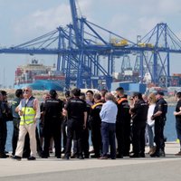 Spānija Vidusjūrā izglābusi 933 migrantus un gaida kuģi 'Aquarius' ar vēl 630 cilvēkiem