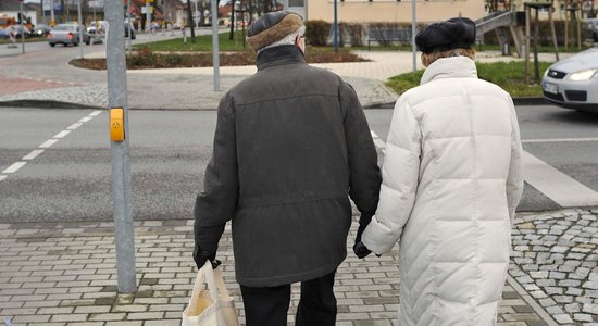 Saeimā sāks vētīt grozījumus likumā pensionēšanās vecuma paaugstināšanai no 2014.gada