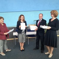 Mamikins un Ždanoka iesnieguši EP lūgumrakstu par atbalsta paušanu Latvijas un Igaunijas nepilsoņiem