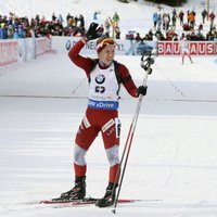 Latvijas biatlonisti paliek pēdējie pasaules čempionātā jauktajā stafetē