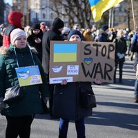 Pie Brīvības pieminekļa aizvadīts mītiņš Ukrainas atbalstam