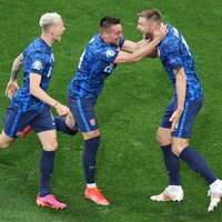 Slovākijas izlase pēc Polijas futbolistu kļūdām izcīna negaidītu uzvaru