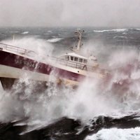 9 ужасающих фотографий попавших в беду кораблей