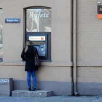 'Swedbank' uztic auditorfirmai EY izmeklēt aizdomas par naudas atmazgāšanu bankā