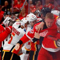'Red Wings' hokejistam Vitkovskim par iesaistīšanos kautiņā piespriež desmit spēļu diskvalifikāciju