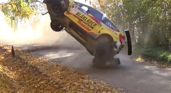 Video: Norvēģu pilota Brinildsena iespaidīgā avārija leģendārajā Vecpils ātrumposmā 'Rally Liepāja'