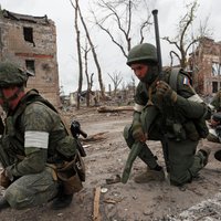 Krievija Ukrainas austrumos koncentrējusi vairāk nekā 100 tūkstošus karavīru