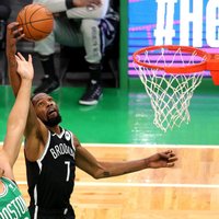 'Nets' uzvar 'Celtics'; Kurucs laukumā nedodas