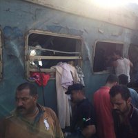 Divu vilcienu sadursmē Ēģiptē vismaz 41 mirušais