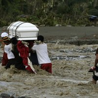 Vētras upuru skaits Filipīnās pārsniedz 400