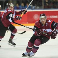 Latvijas hokeja izlase spraigā spēlē uzvar nākamo PČ pretinieci Vāciju