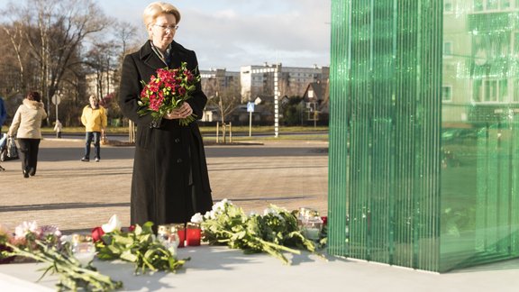 Saeimas priekšsēdētāja piemin Zolitūdes lielveikala "Maxima" traģēdijas upurus - 4