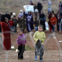 Sīrijas bēgļiem Turcijā izsniedz debetkartes humānās palīdzības iegādei