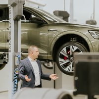 Foto: Rīgā atklāts modernākais 'Audi' centrs Baltijā