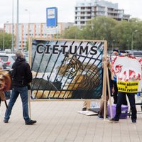 Foto: Pie 'Arēnas Rīga' protestē pret dzīvnieku cirku