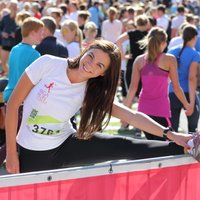 Foto: Ar saulainu smaidu un sportisku garu noslēdzas 'Nike Riga Run'