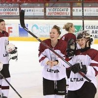 Latvijas hokejistes pasaules čempionāta noslēdzošajā mačā uzveic Kazahstānu