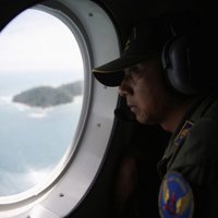 Indonēzija paplašina avarējušās 'AirAsia' lidmašīnas atlūzu meklēšanu