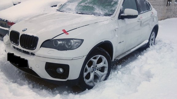 Izsolīs konfiscētu BMW X6