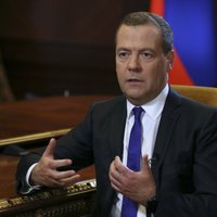 Медведев сообщил о планах национализации уходящих из России компаний